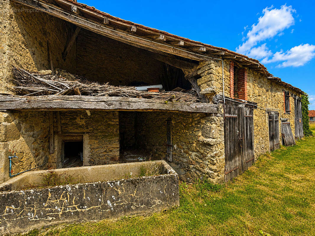 Maison à SAINT-HILAIRE-LA-TREILLE