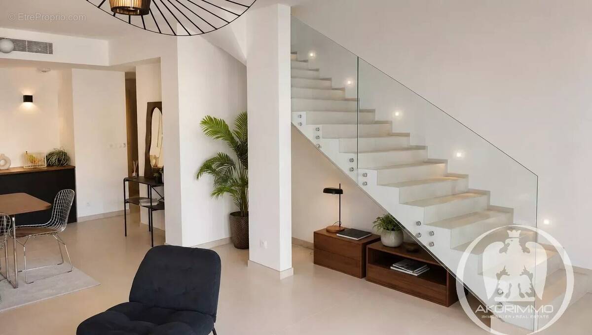 Appartement à SAINT-LAURENT-DU-VAR