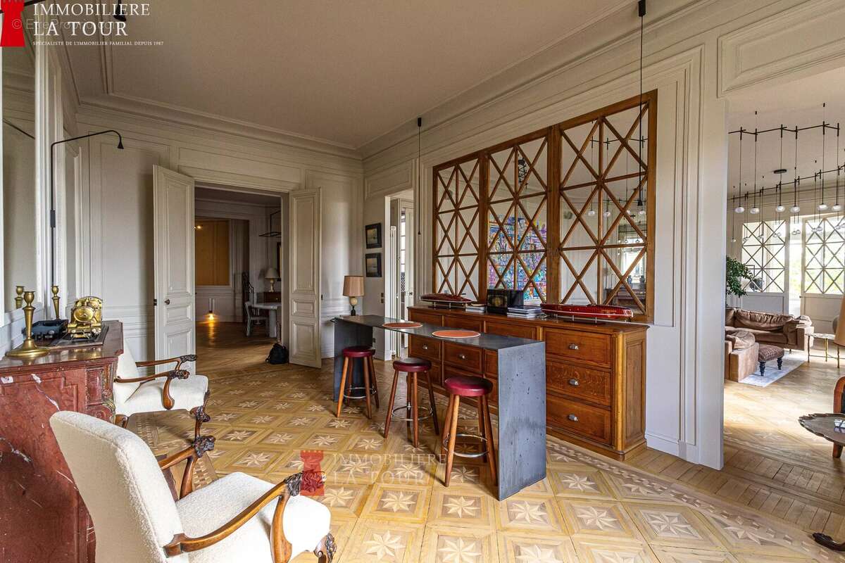 Appartement à PARIS-16E
