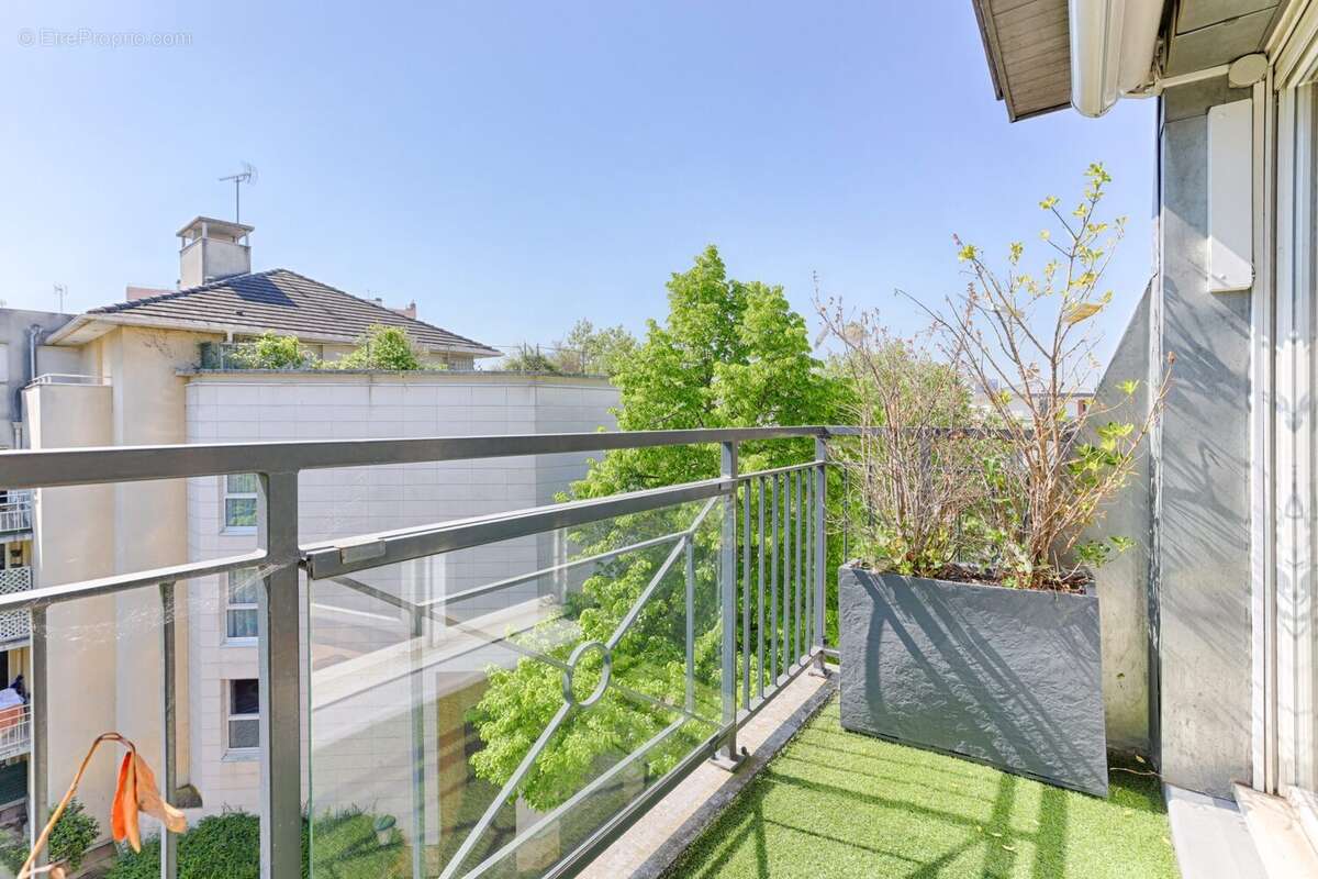 Appartement à LA GARENNE-COLOMBES