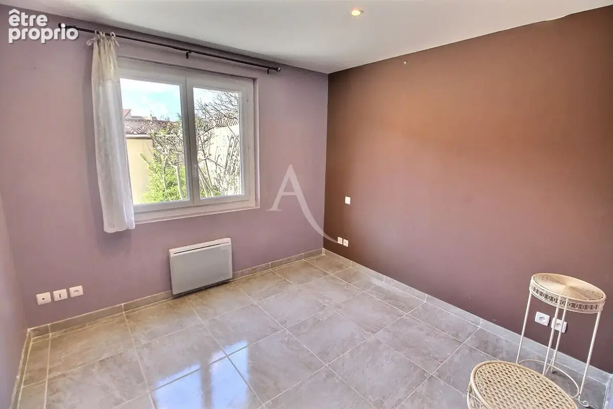 À vendre  ideal investisseur locatif villa 3 faces de 270 m² sur terrain de 390 m² - photo 8