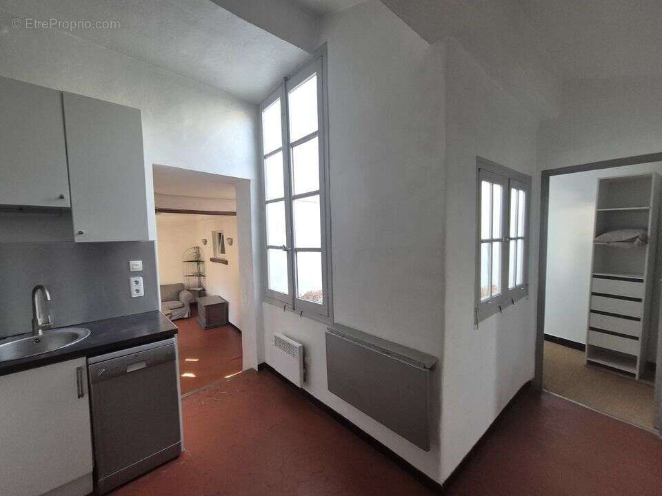 LA CIOTAT APPARTEMENT T3 + bureau   -  calme - centre - Appartement à LA CIOTAT