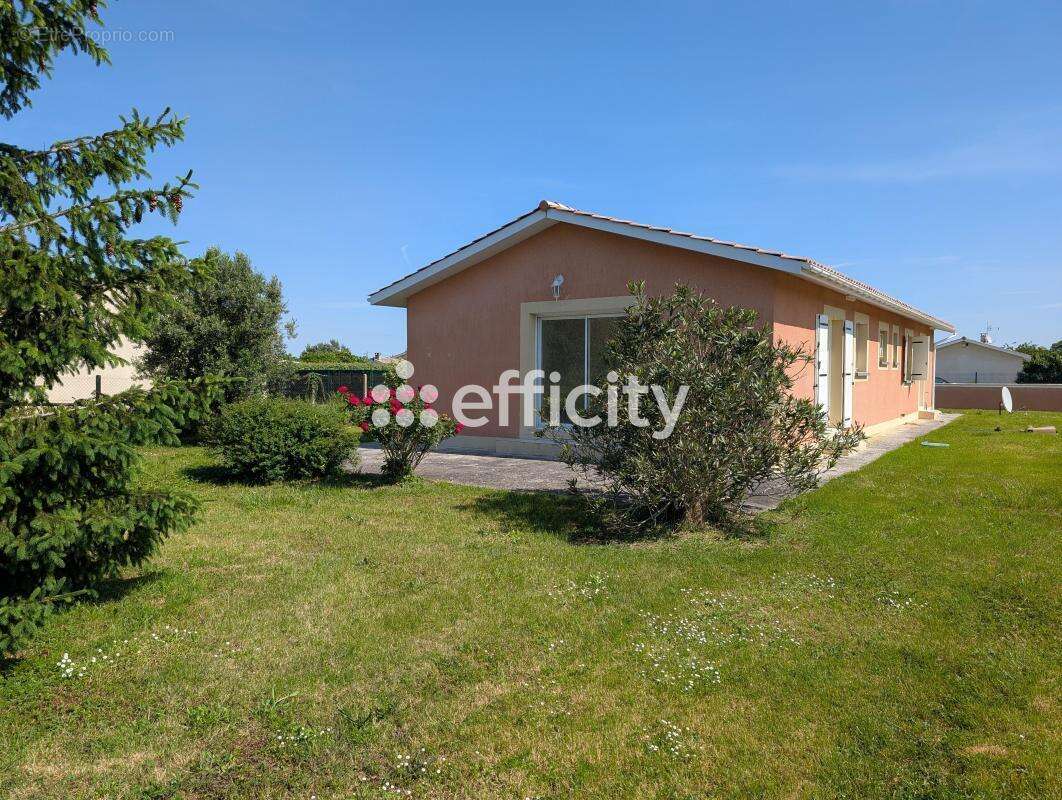 Maison à COUQUEQUES