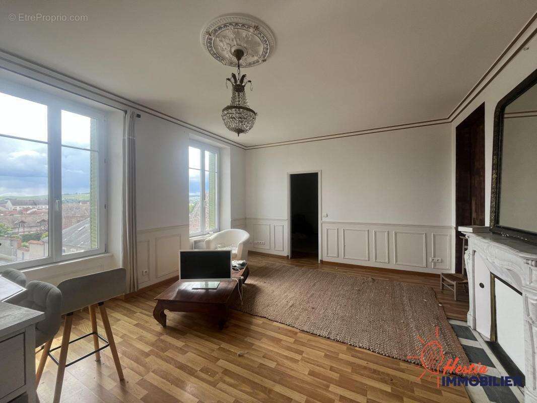 Appartement à AY