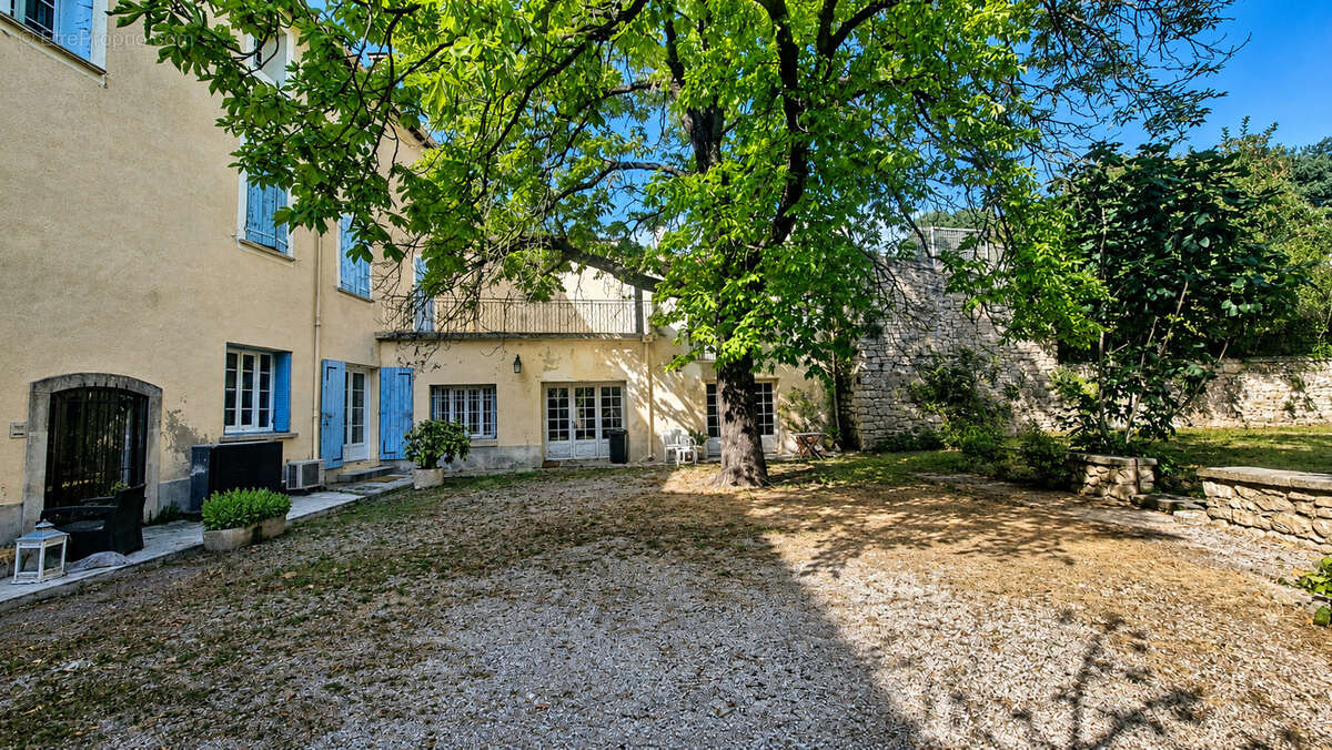 Appartement à PERNES-LES-FONTAINES