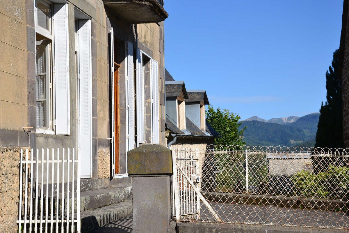 Maison à SAINT-SAUVES-D&#039;AUVERGNE
