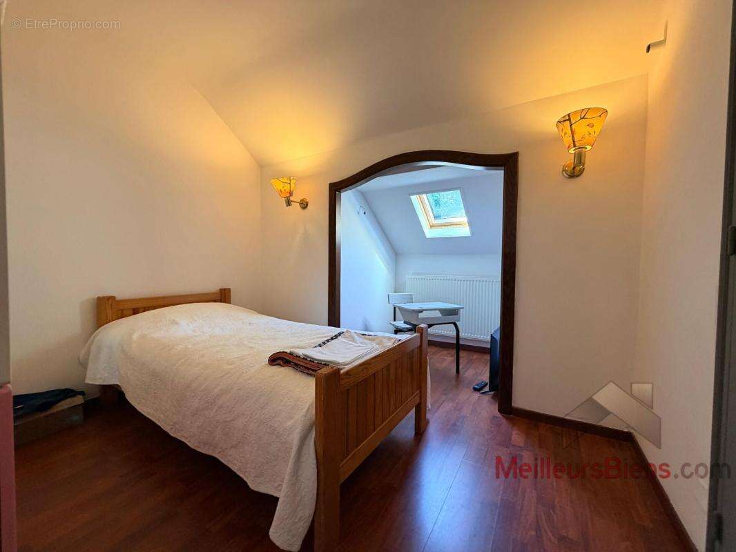 Maison familiale rénovée - 7 pièces - 5 chambres - Grand jardin - Lons-le-Saunier - photo 11