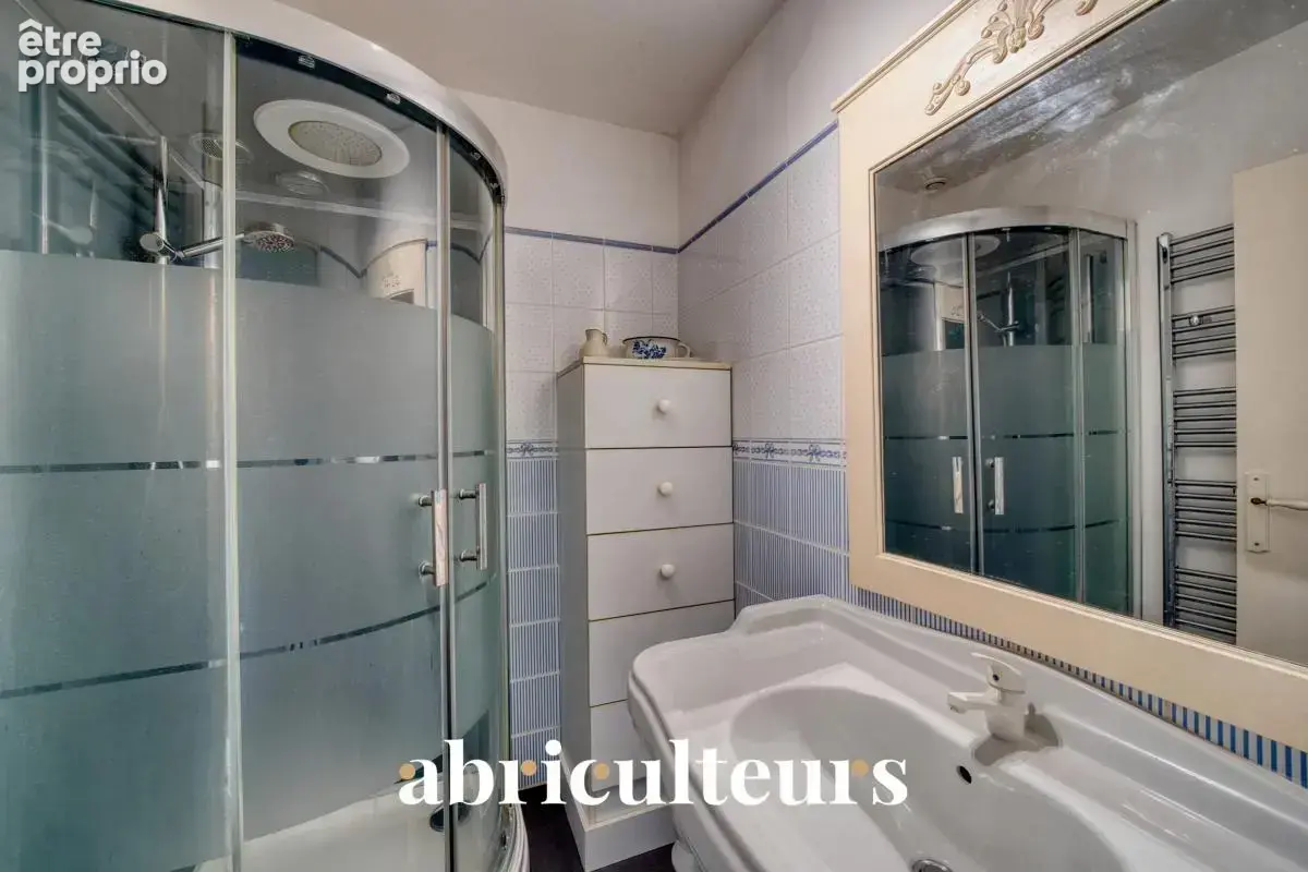 Maison familiale de 154 m² avec piscine en vente à Val-de-Cognac (16370) - photo 9