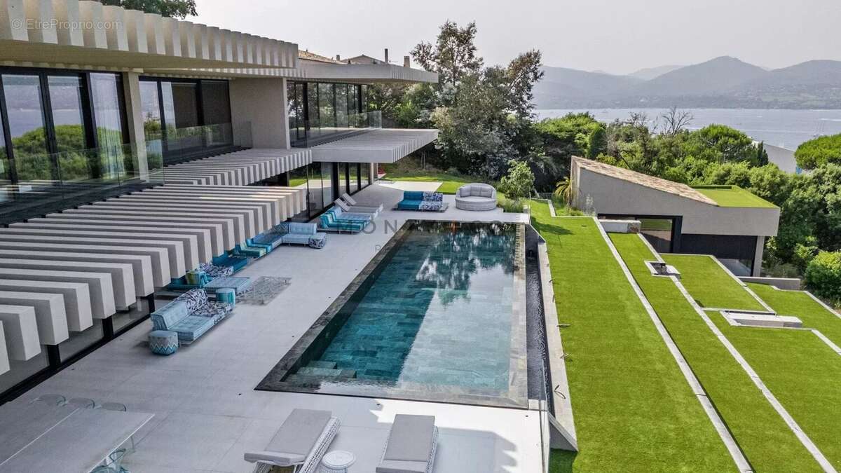 Vue mer à couper le souffle –  Vente propriété contemporaine neuve dans un domaine exclusif aux portes de Saint-Tropez - photo 22