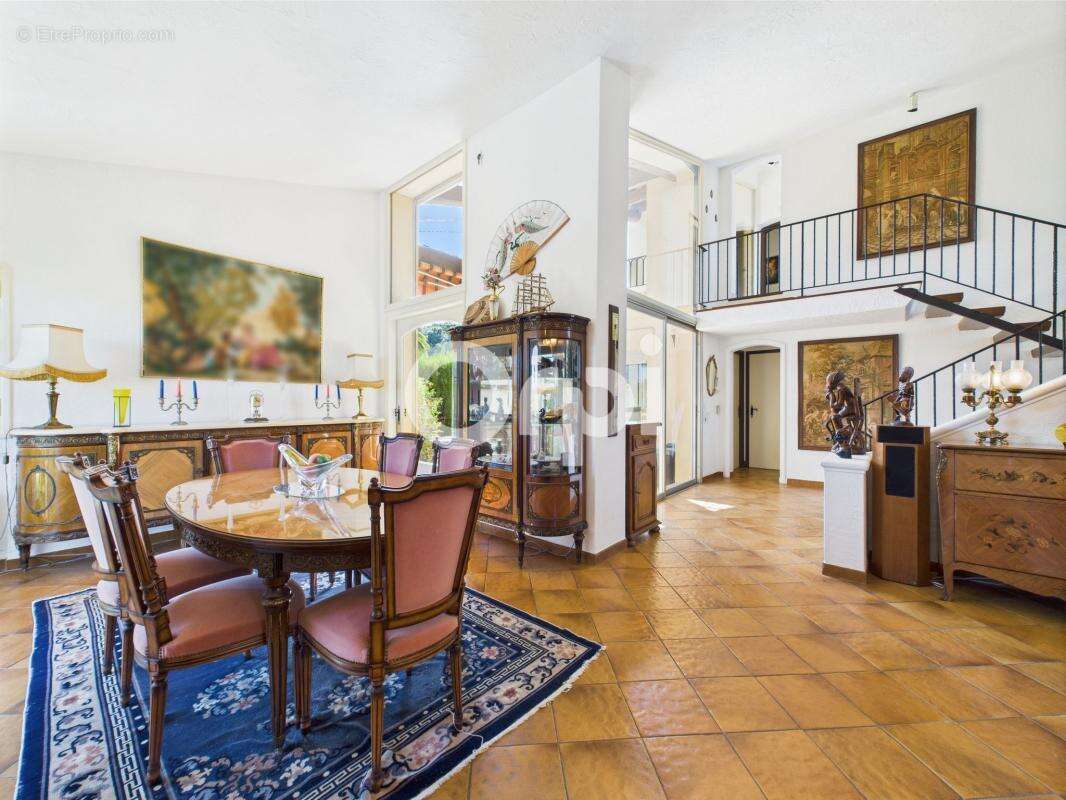 Maison à MANDELIEU-LA-NAPOULE