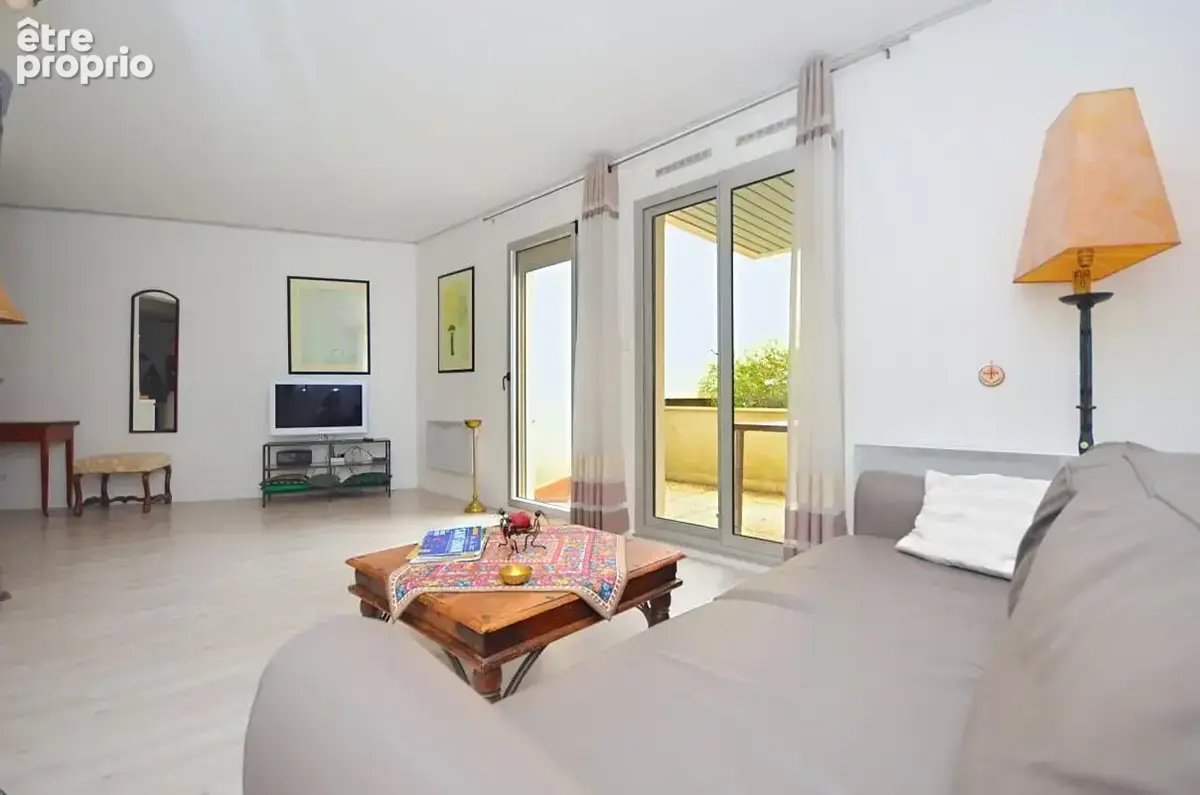 Saint germain en laye – 700 m rer a - 2/3 pieces - 1 chambre - rdj - terrasse - ascenseur - cave - double parking - photo 3