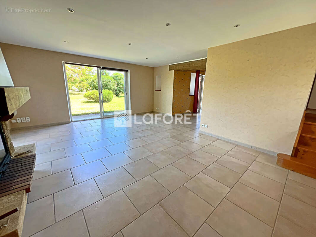 Maison à CORMORANCHE-SUR-SAONE