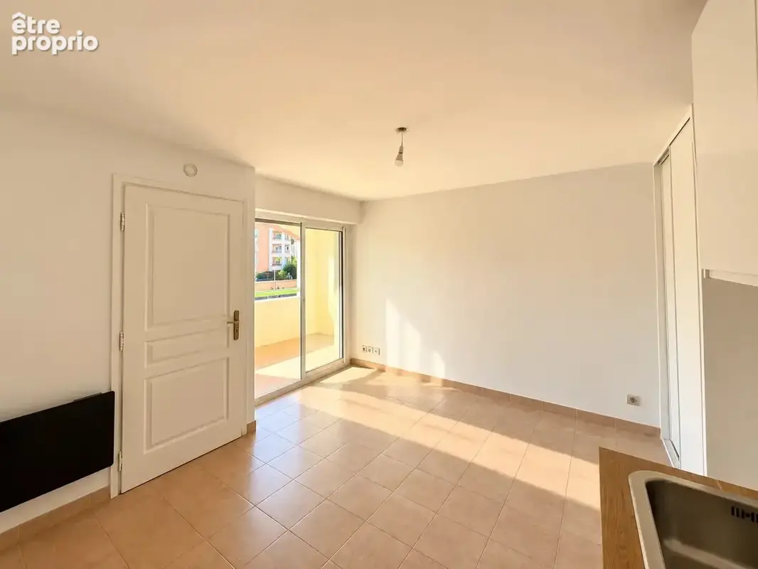Port fréjus - studio avec chambre fermée, terrasse et vue sur le port - photo 8