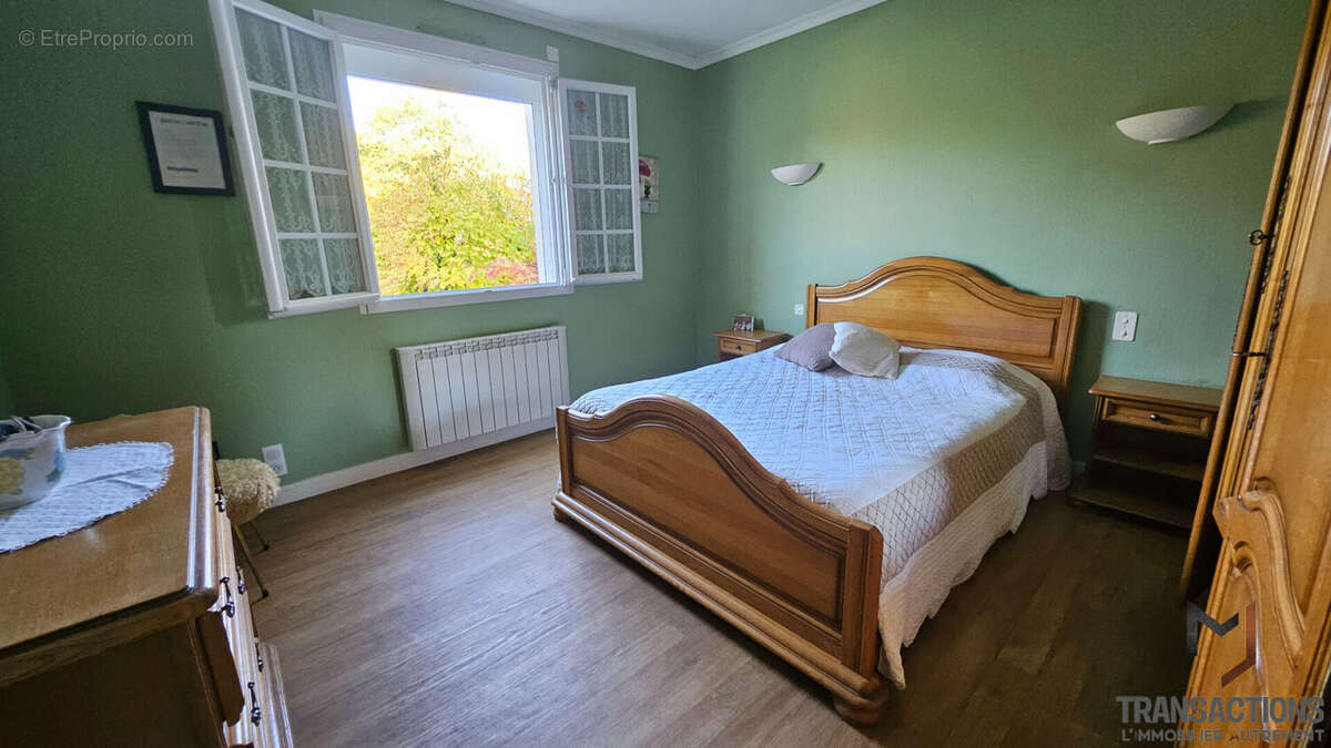 Maison à SAINT-HILAIRE-DE-CHALEONS