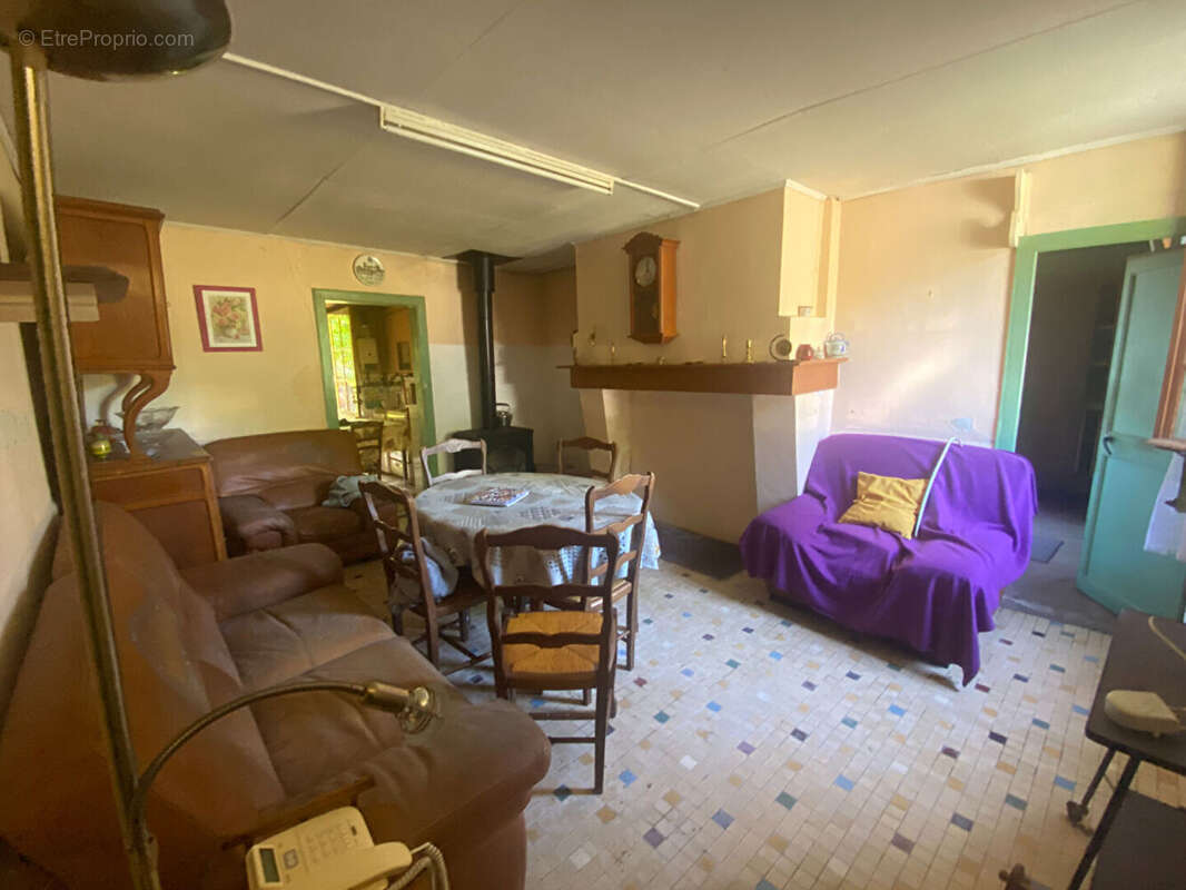 Maison a renover - photo 8