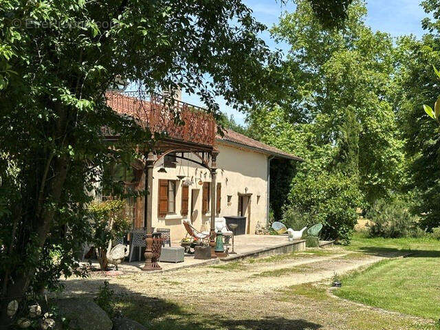 façade est... - Maison à VIC-FEZENSAC