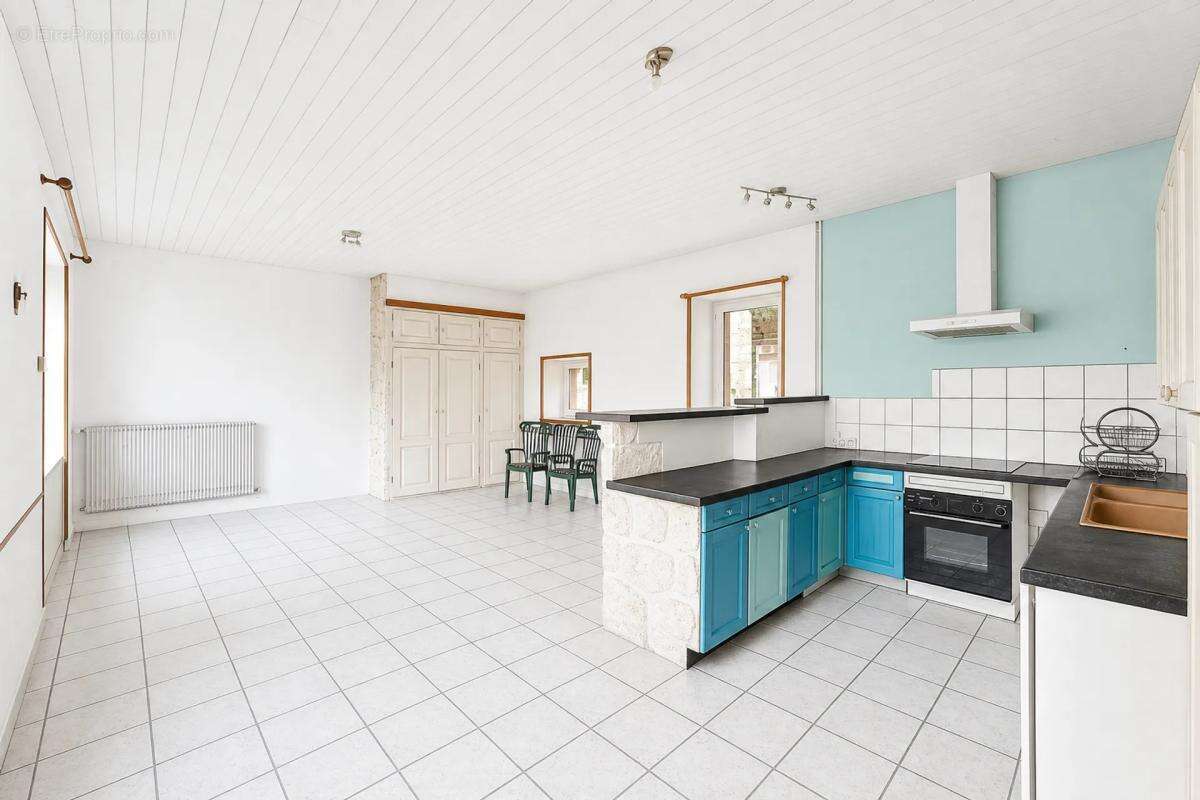 Maison de 4 pièces de 140 m² à Le Pont-de-Beauvoisin - photo 2