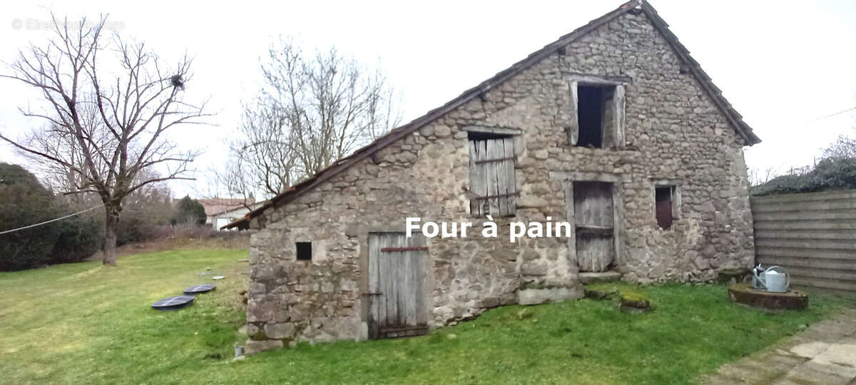 Maison à SAINT-PRIEST-LA-PLAINE