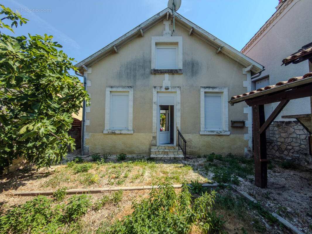Maison à NEUVIC