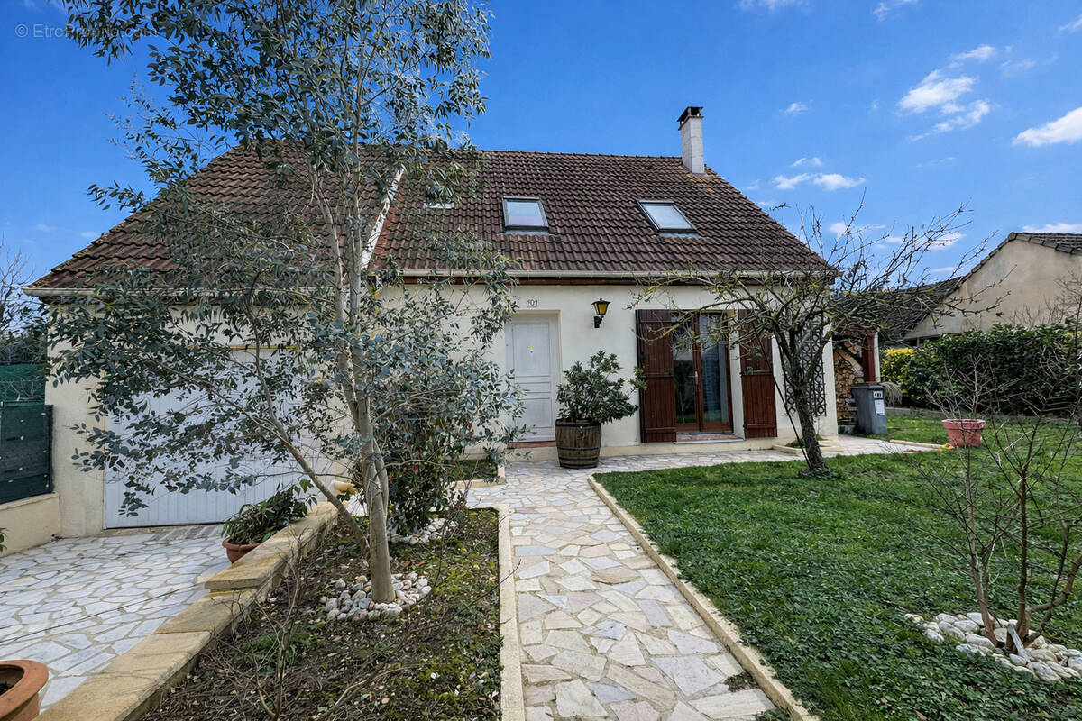 Maison à DAMMARIE-LES-LYS