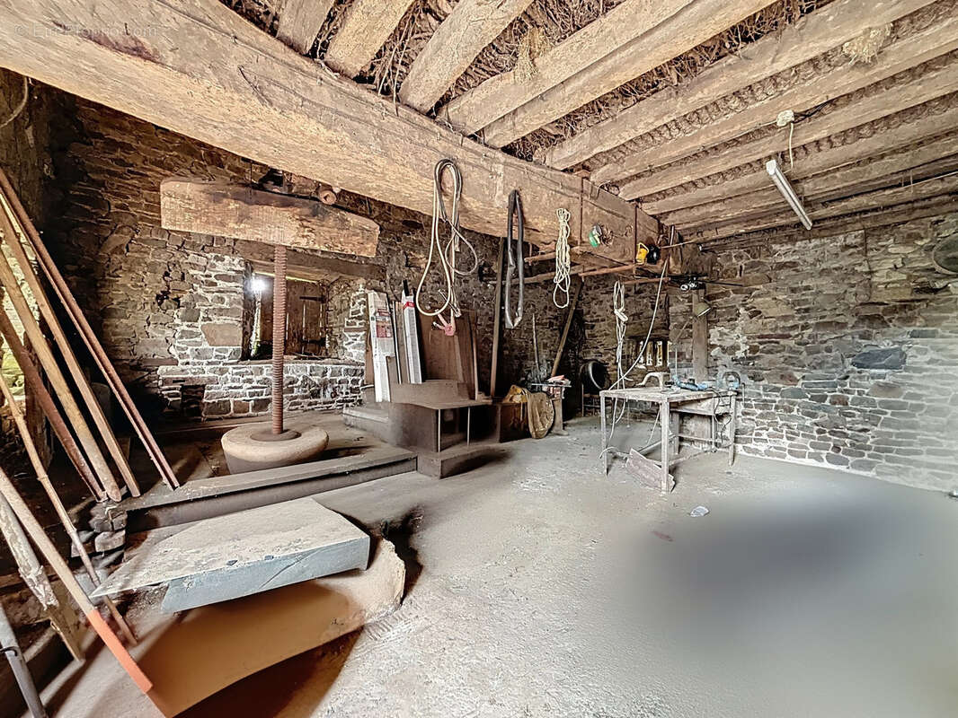 Maison à CONDE-SUR-VIRE