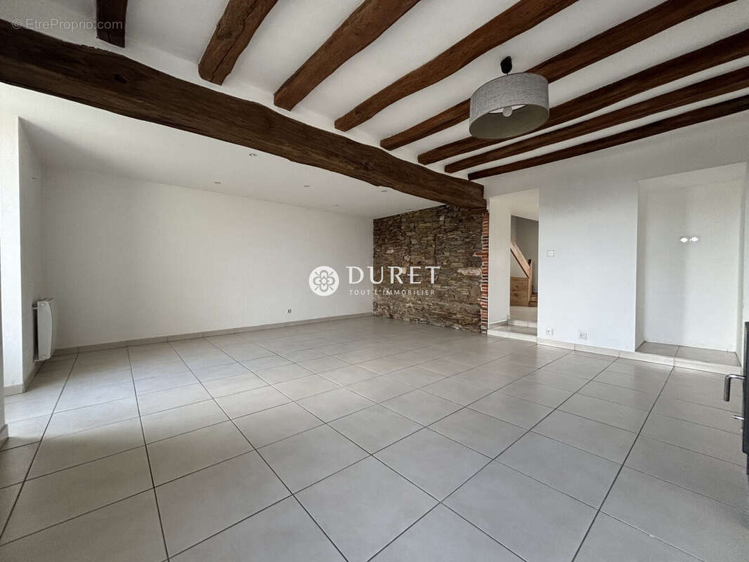Maison à LE PUISET-DORE