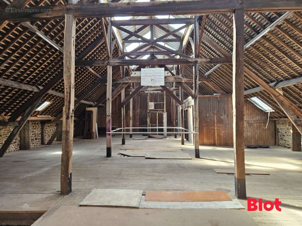Appartement 955 m² à Fougeres  - photo 6