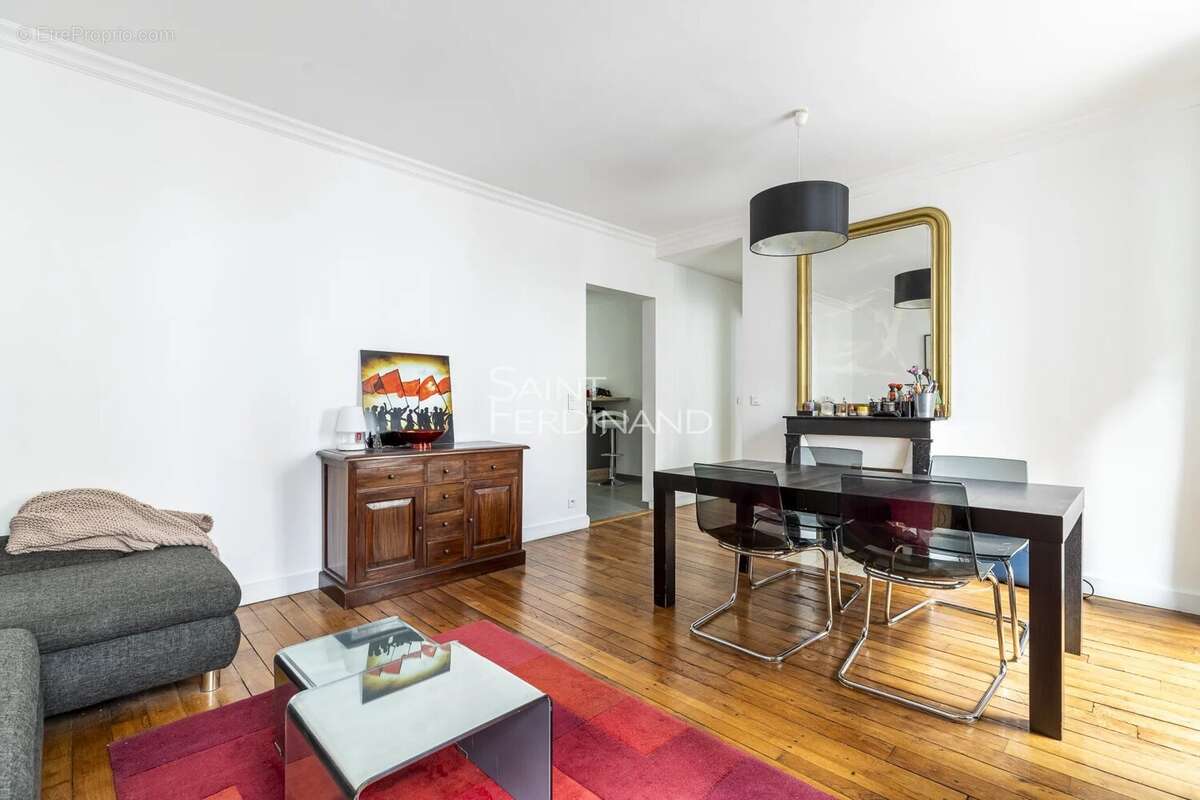 Appartement à PARIS-17E