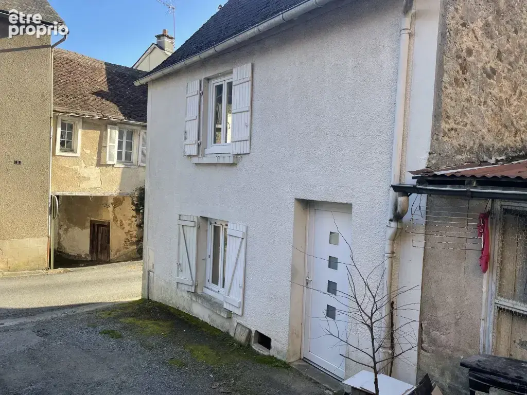 Dans le village d'Arnac-Pompadour - photo 5