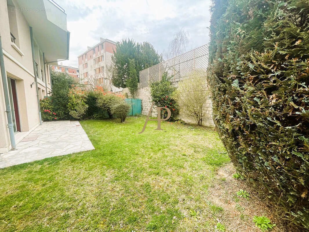 Duplex Saint Germain En Laye 5 pièces avec jardin privatif - photo 9