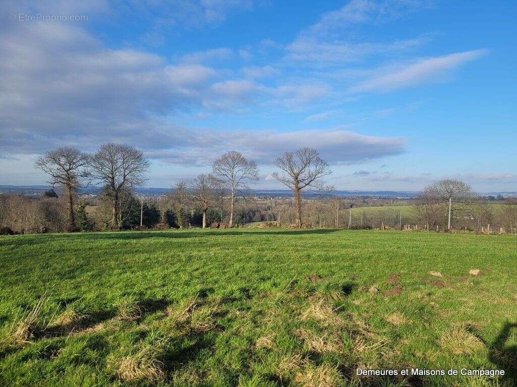 Maison à SAINT-HILAIRE-DU-HARCOUET
