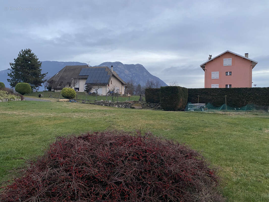 Terrain à LES MARCHES