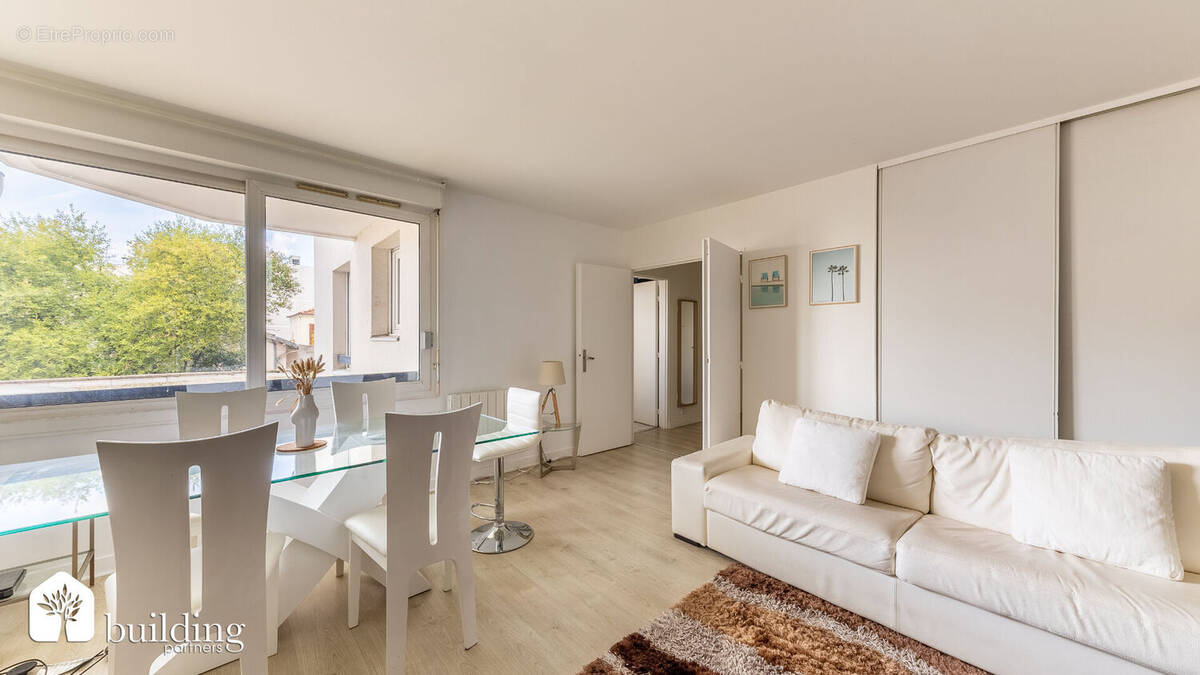 Appartement à COURBEVOIE