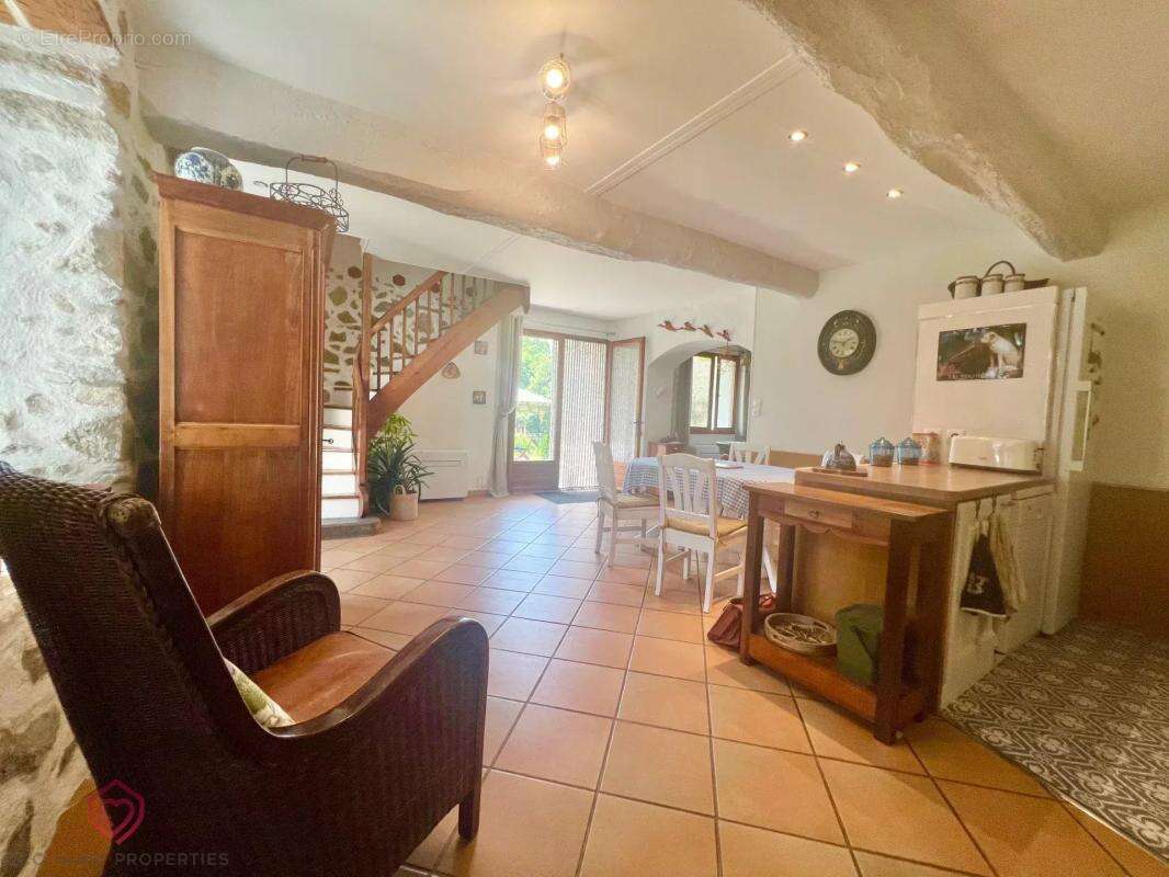 Maison à SAINT-PIERRE-DE-RIVIERE