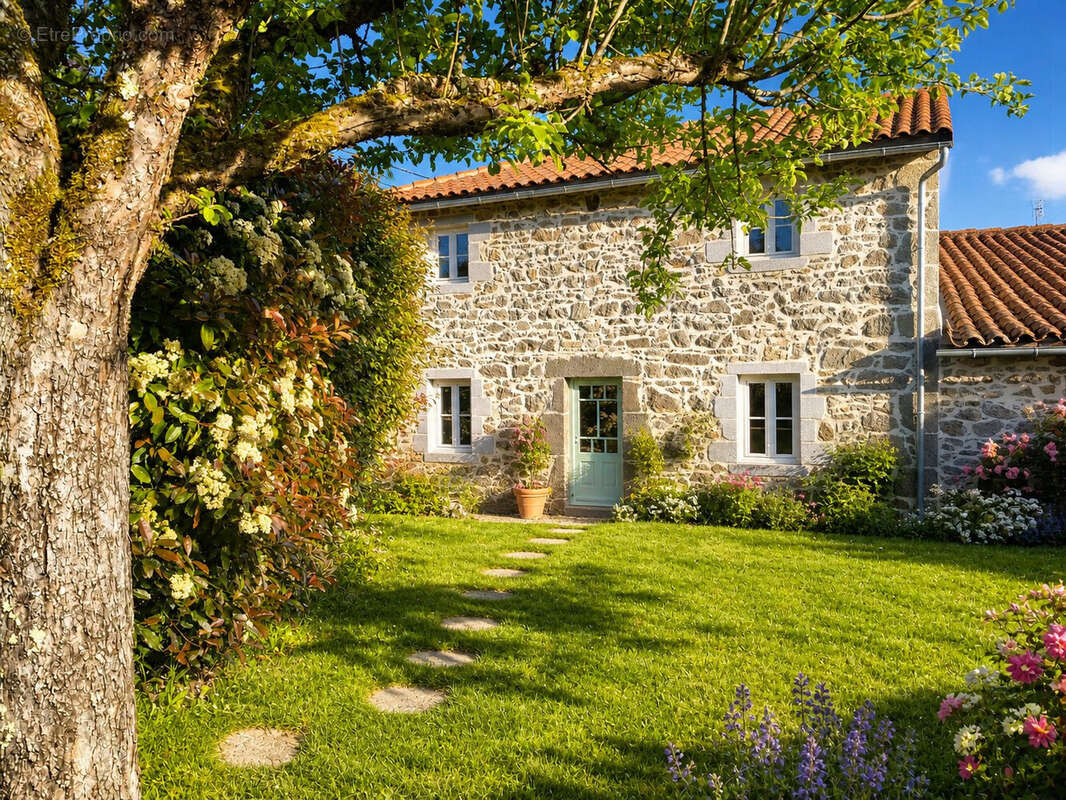 Maison à PIEGUT-PLUVIERS