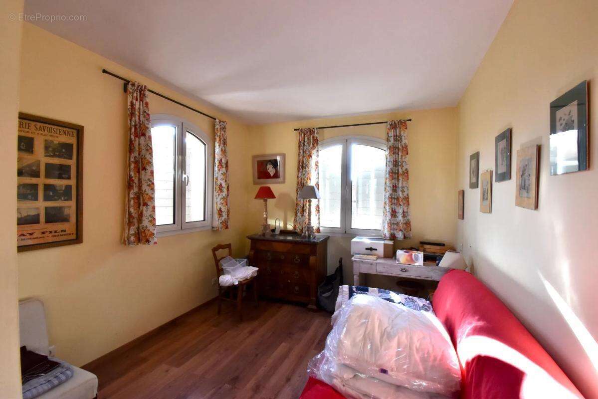 Maison à MONTBOUCHER-SUR-JABRON