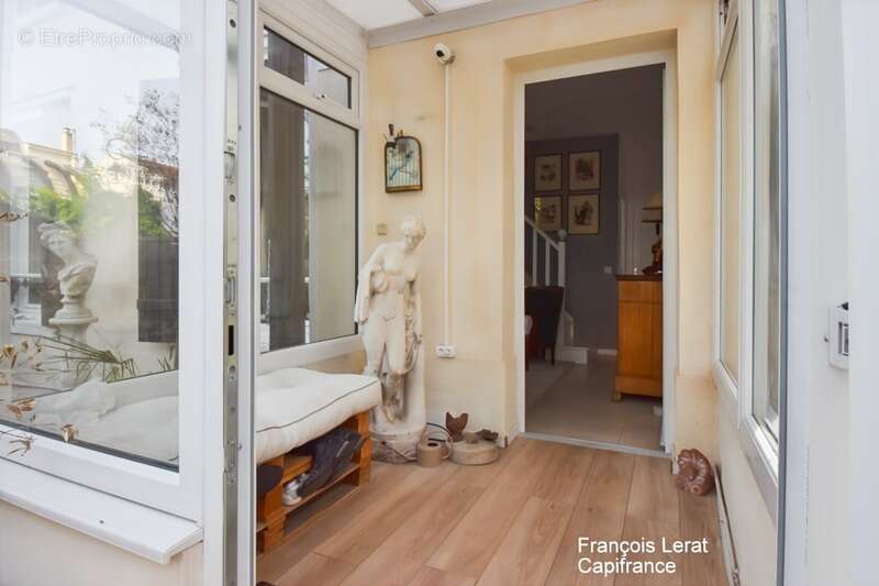 Duplex à vendre 5 pièces SAINT CLOUD (92) - Duplex de 97,05 m² avec cour privative de 45 m² – Saint-Cloud, quartier du Val d'Or  - photo 15