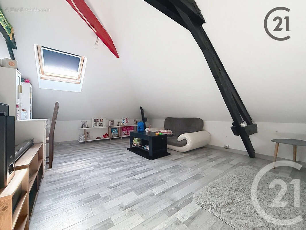 Maison à CHATENAY-SUR-SEINE