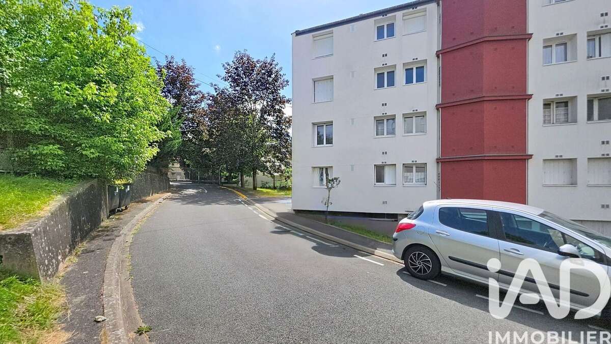 Appartement 54 m² à Saint-Jean-De-La-Ruelle  - photo 8