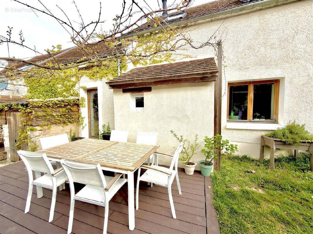 Maison à LA CHAPELLE-LA-REINE