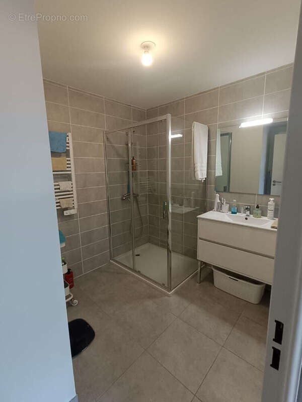 Appartement à SAINT-LAURENT-DU-VAR