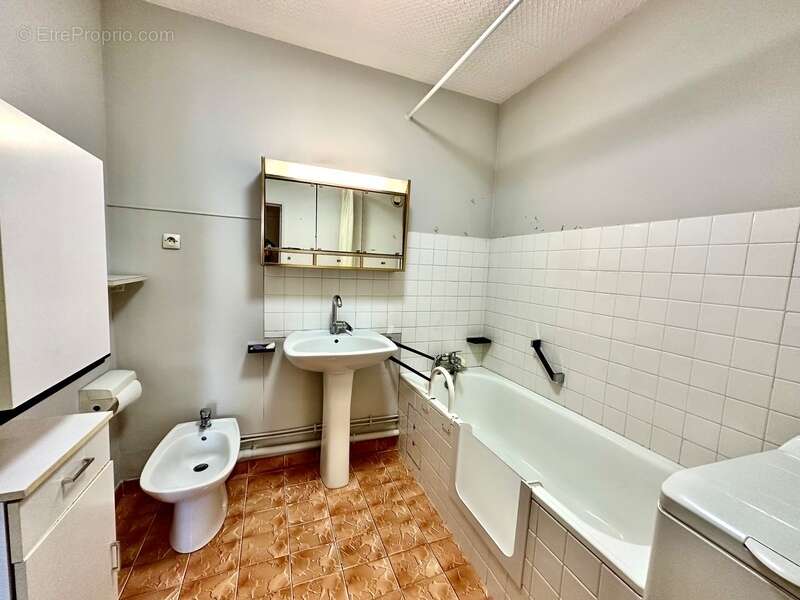 Appartement à MARSEILLE-4E