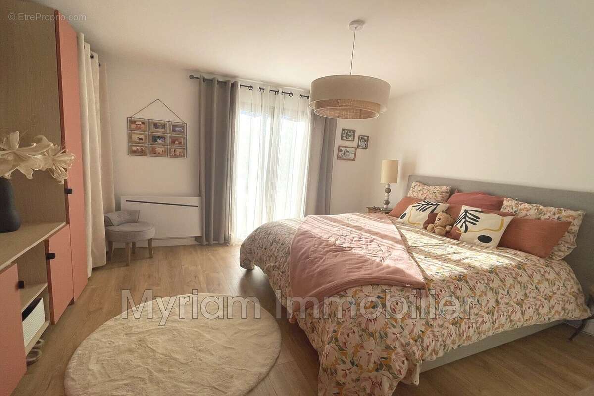 Maison à SAINT-CEZAIRE-SUR-SIAGNE