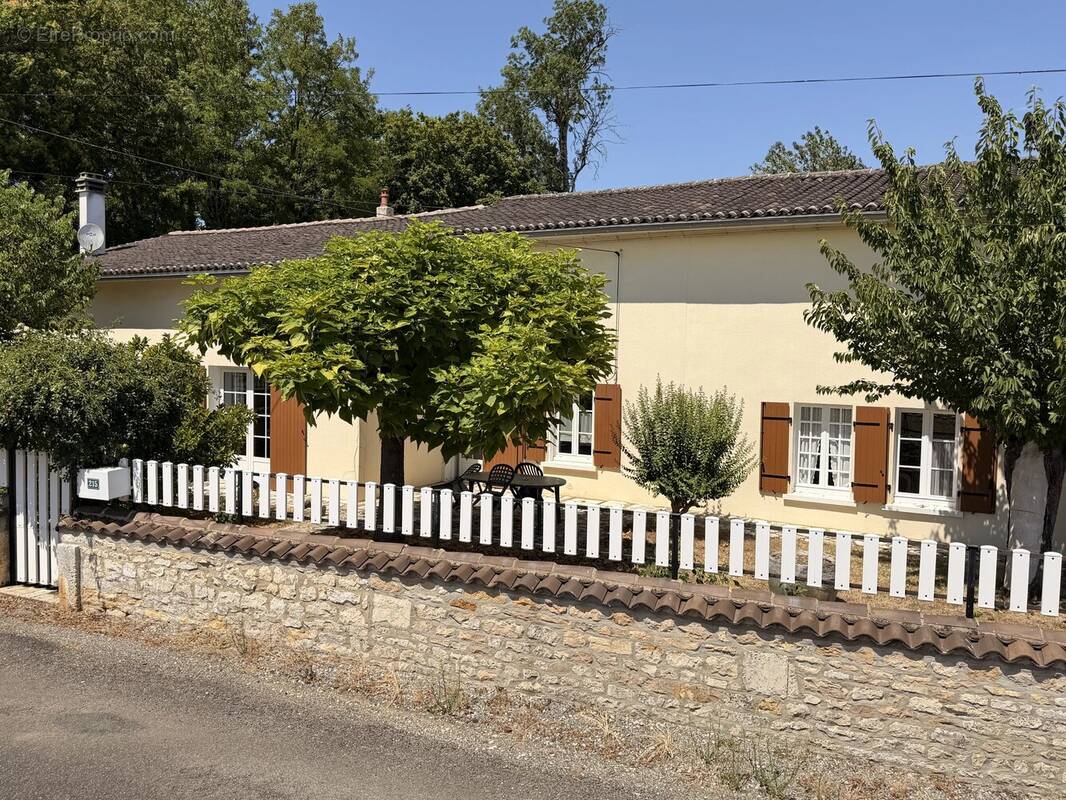 Maison à LA FAYE