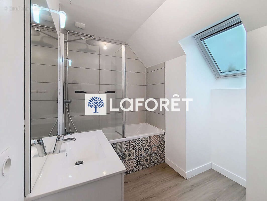 Maison à JOUY-LE-CHATEL