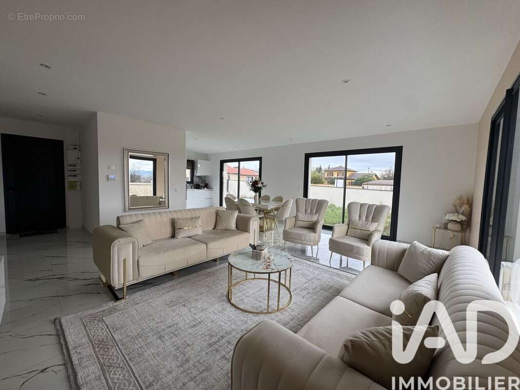 Maison 101 m² à Pouilly-Les-Feurs  - photo 7