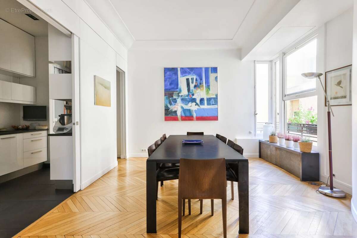 Appartement à PARIS-16E