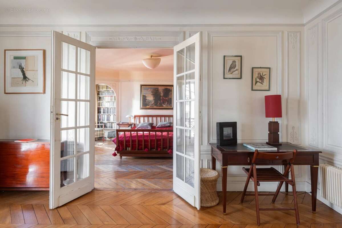 Appartement à PARIS-1E