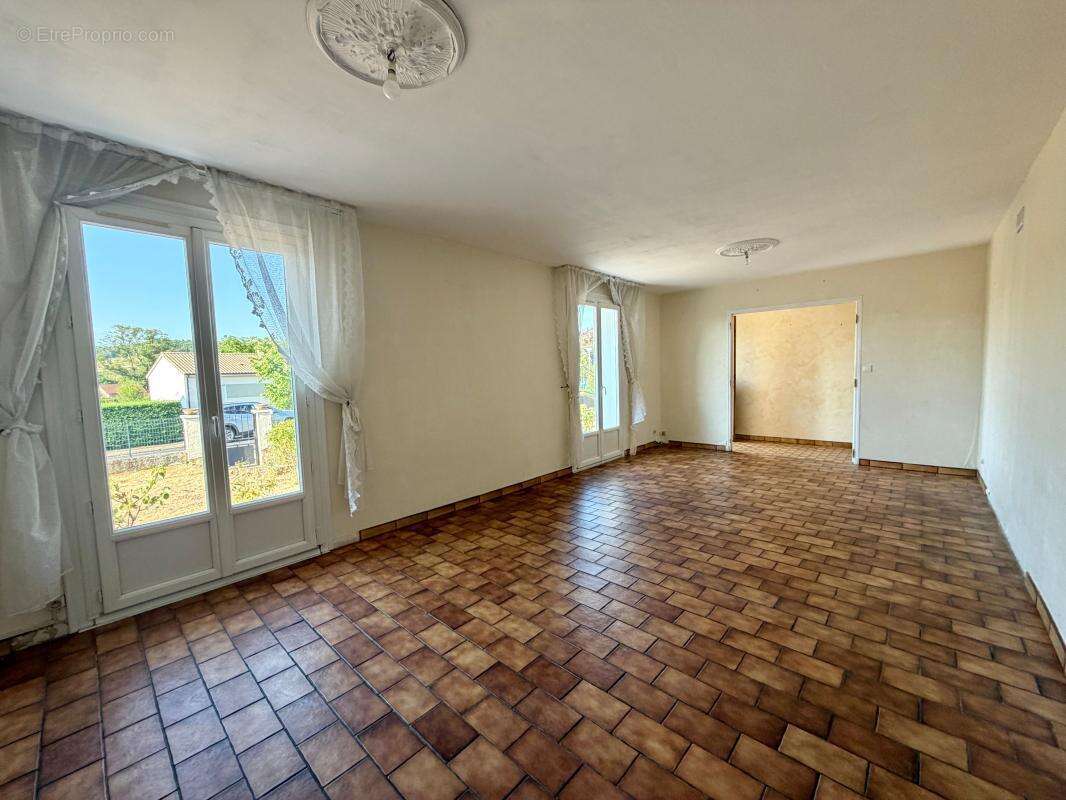 Maison de plain-pied à rénover avec jardin - Manzac-sur-Vern - photo 6