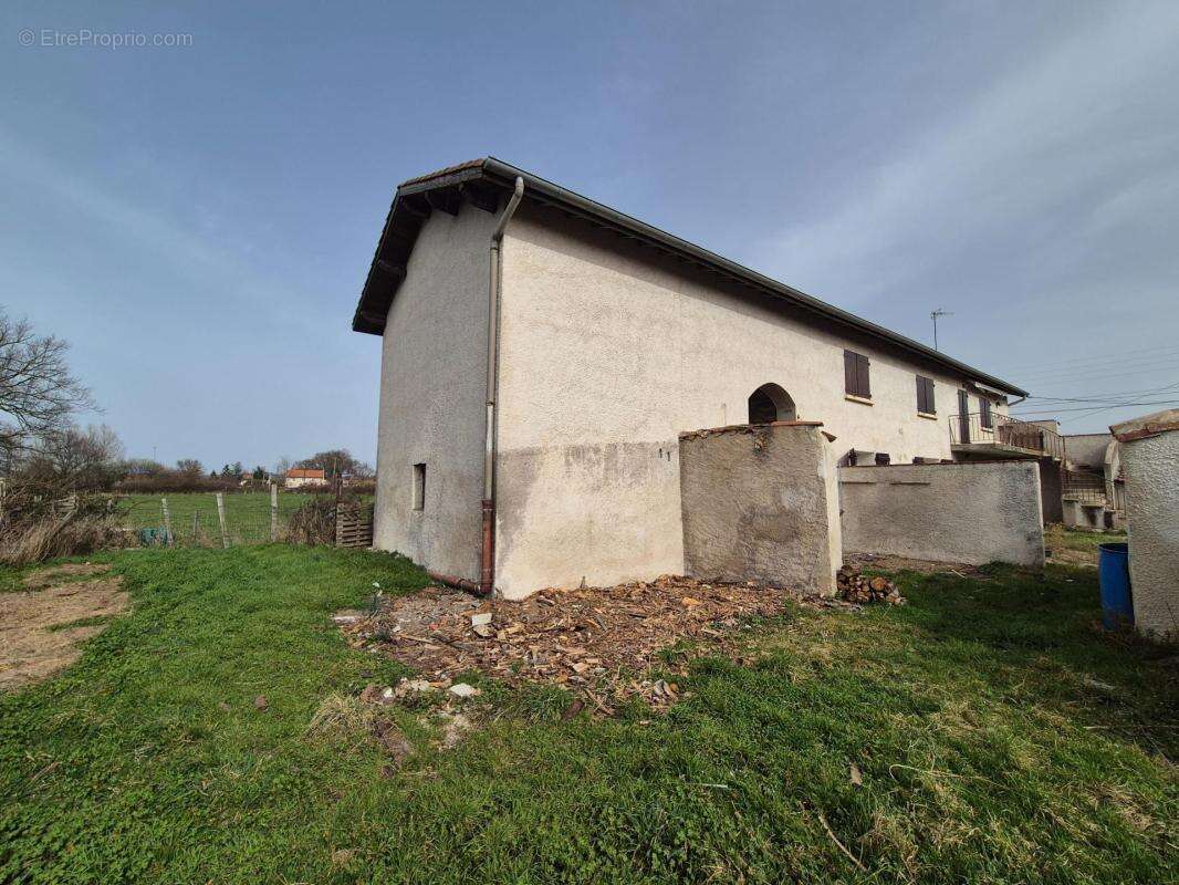 Appartement à VEAUCHE